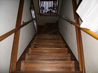 階段(1)施工前